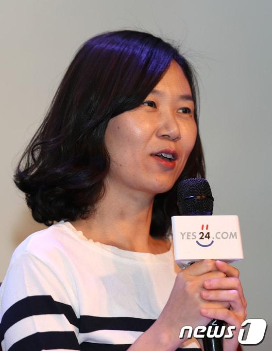 본문 이미지 - 소설 '82년생 김지영'을 출간한 조남주  작가 (자료사진)/뉴스1 ⓒ News1