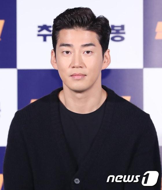 본문 이미지 - 배우 윤계상이 30일 오전 서울 동대문 메가박스에서 열린 영화 ‘범죄도시’ 제작발표회에 참석해 매력을 발산하고 있다. 2017.8.30./뉴스1 ⓒ News1 권현진 기자