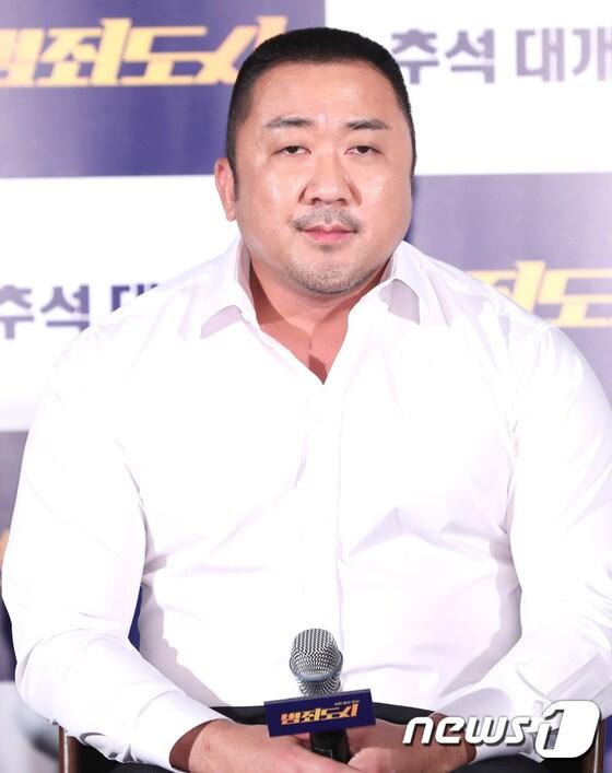 본문 이미지 - 배우 마동석이 30일 오전 서울 동대문 메가박스에서 열린 영화 ‘범죄도시’ 제작발표회에 참석해 매력을 발산하고 있다. 2017.8.30./뉴스1 ⓒ News1 권현진 기자
