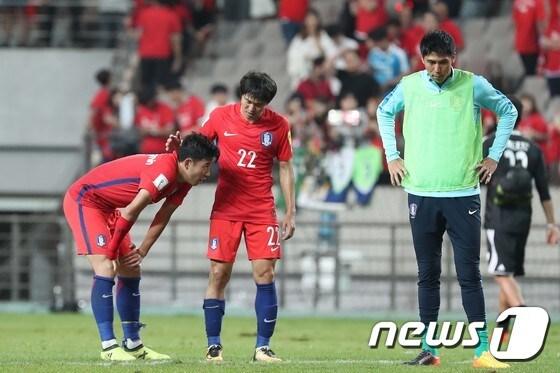 본문 이미지 - 한국 축구가 국제축구연맹(FIFA)이 발표한 세계 랭킹에서 62위에 그쳤다. ⓒ News1 
