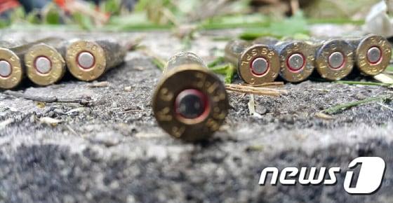 본문 이미지 - 38구경 권총 실탄. 해당 기사 내용과는 무관. (전북경찰청 제공. 재판매 및 DB 금지) 2017.8.8/뉴스1 ⓒ News1