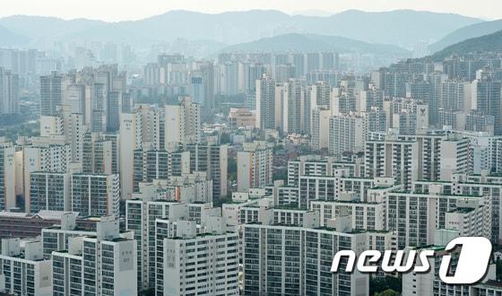 본문 이미지 - 9월 기준 분당, 평촌 등 1기 신도시를 중심으로 리모델링에 나선 경기도내 공공주택단지가 43개단지에 4만2000여세대를 넘어선 것으로 나타났다./뉴스1 ⓒ News1 이재명 기자