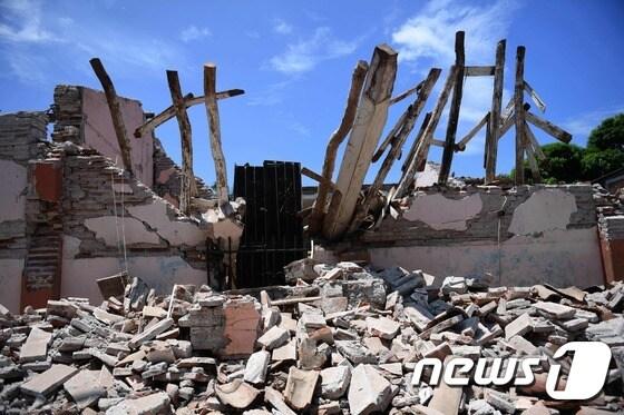 본문 이미지 - 멕시코 오악사카주의 건물들이 지난 7일 발생한 리히터규모(M) 8.2 강진의 영향으로 크게 파손됐다. ⓒ AFP=뉴스1