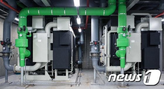 본문 이미지 - LG전자가 스타필드 고양에 설치한 총 1만4720냉동톤 용량의 흡수식 칠러. &#40;LG전자 제공&#41; 2017.9.12/뉴스1
