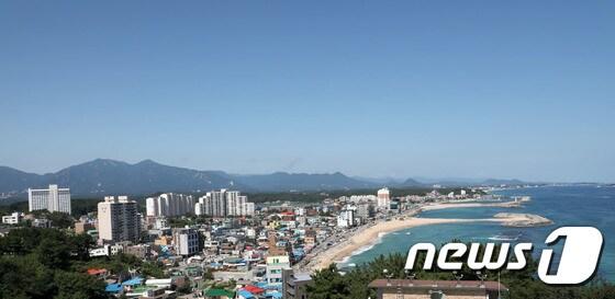 본문 이미지 - 강원 속초시 등대전망대에서 바라본 전경. ⓒ News1