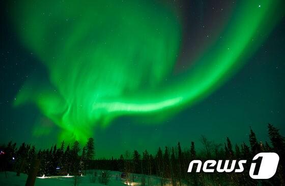 본문 이미지 - 옐로나이프의 오로라. 참좋은여행 제공.ⓒ News1