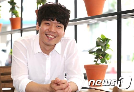 본문 이미지 - 서울시의 청년수당 지원으로 연극배우의 꿈을 실천에 옮기고 있는 김신영씨가 18일 오후 중구에 위치한 카페에서  뉴스1과 인터뷰를 하고 있다. 2017.9.18/뉴스1 ⓒ News1 임준현 인턴기자
