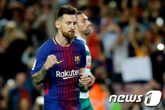 본문 이미지 - 바르셀로나 공격수 리오넬 메시(30)가 올 시즌 8경기에서 12골을 기록 중이다. ⓒ AFP=News1