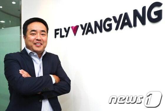 본문 이미지 - 주원석 플라이양양 대표가 21일 오전 서울 강서구 한화비즈메트로1차에 위치한 플라이양양 사무실에서 인터뷰를 하고 있다. 2017.9.21/뉴스1 ⓒ News1 임준현 인턴기자
