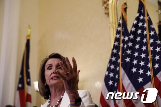 본문 이미지 - 낸시 펠로시 미 민주당 하원 원내대표ⓒ AFP=뉴스1