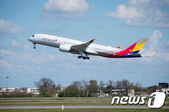 본문 이미지 - 아시아나항공 A350 비행사진ⓒ News1