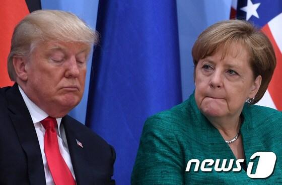본문 이미지 - 도널드 트럼프 미국 대통령과 앙겔라 메르켈 독일 총리ⓒ AFP=뉴스1