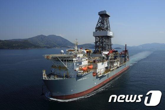본문 이미지 - 삼성중공업이 영국 '엔스코'에 인도한 드릴십. ⓒ News1