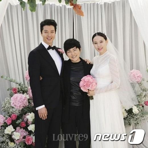 본문 이미지 - 홍혜전 작가 SNS ⓒ News1