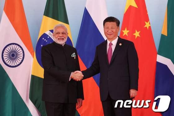 본문 이미지 - 시진핑 중국 국가주석 나렌드라 모디 인도 총리. &lt;자료사진&gt;ⓒ AFP=뉴스1 ⓒ News1 우동명 기자