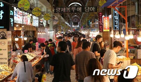 본문 이미지 - 속초 관광수산시장 ⓒ News1