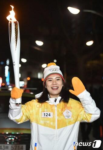 본문 이미지 - ‘2018 평창동계올림픽 성화봉송’에 주자로 참여한 토리노 동계올림픽 쇼트트랙 3관왕 진선유./뉴스1 DB ⓒ News1 공정식 기자