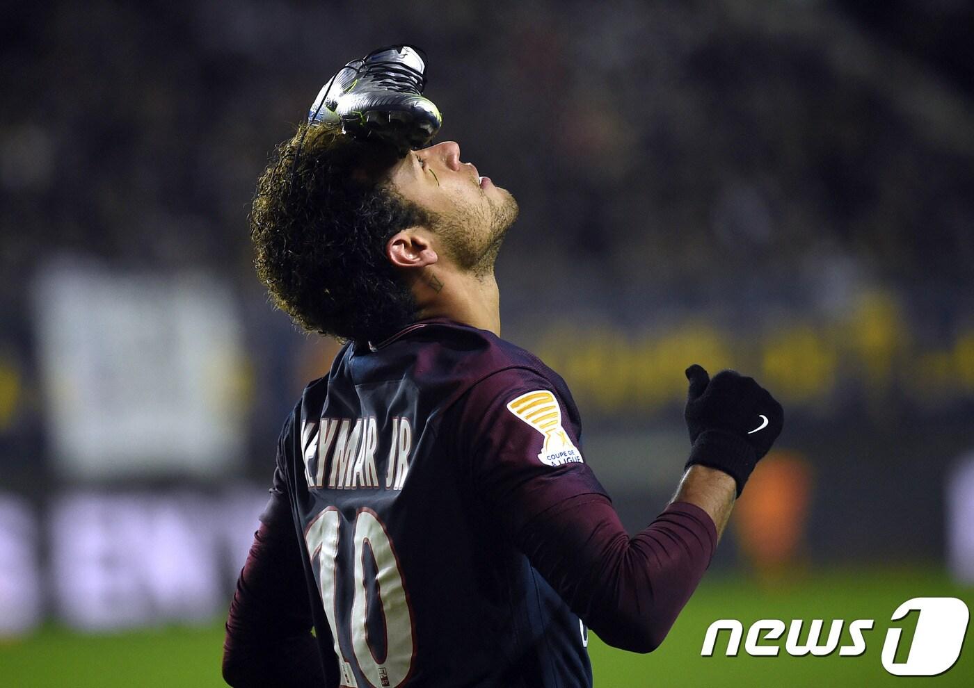 본문 이미지 - 올 시즌 20번째 골을 터뜨린 네이마르(26·파리 생제르맹) ⓒ AFP=News1