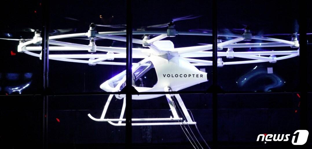 본문 이미지 - 인텔의 칩이 탑재된 독일 '볼로콥터'의 자율주행 헬리콥터. ⓒ News1 