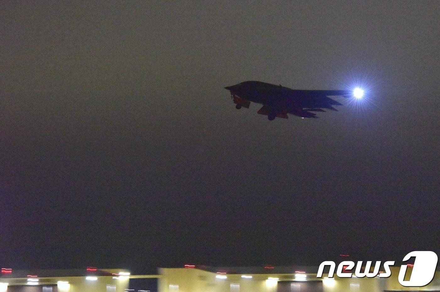 본문 이미지 - B-2 스텔스 전투기. (미 국방부)