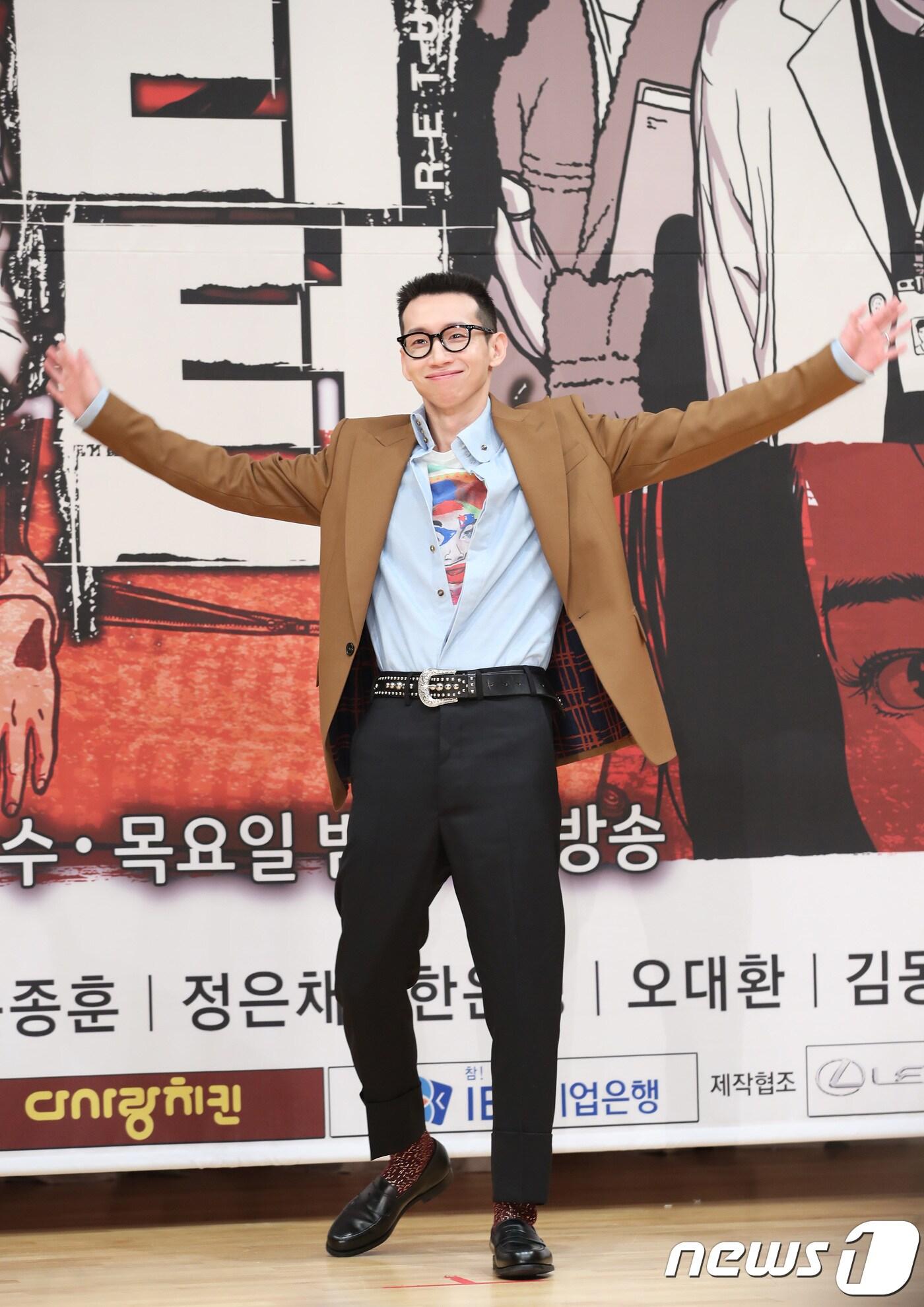 본문 이미지 - 배우 봉태규가 15일 오후 서울 목동SBS에서 열린 SBS 드라마 ‘리턴’ 제작발표회에 참석해 포즈를 취하고 있다. 2018.1.15./뉴스1 ⓒ News1 권현진 기자