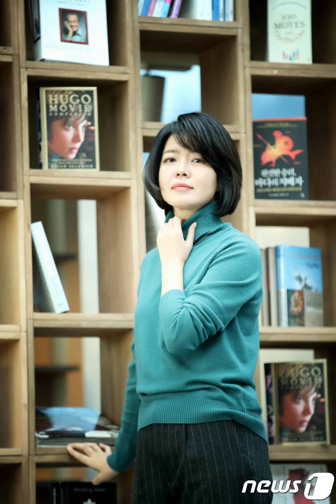 본문 이미지 - 2018.1.18.한남동 블루스퀘어 북카페. 연극 '리차드3세' 배우 김여진 인터뷰. ⓒ News1 권현진 기자