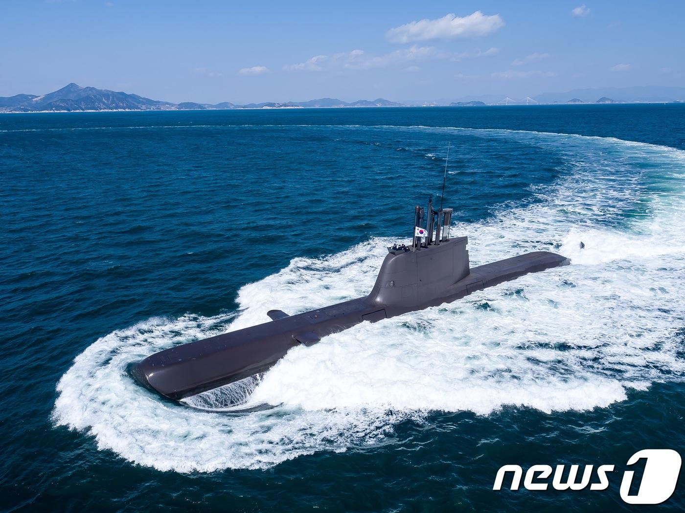 본문 이미지 - 장보고-Ⅱ급(214급) 잠수함인 '홍범도함'. (방위사업청 제공) 2018.1.19 ⓒ 뉴스1 DB