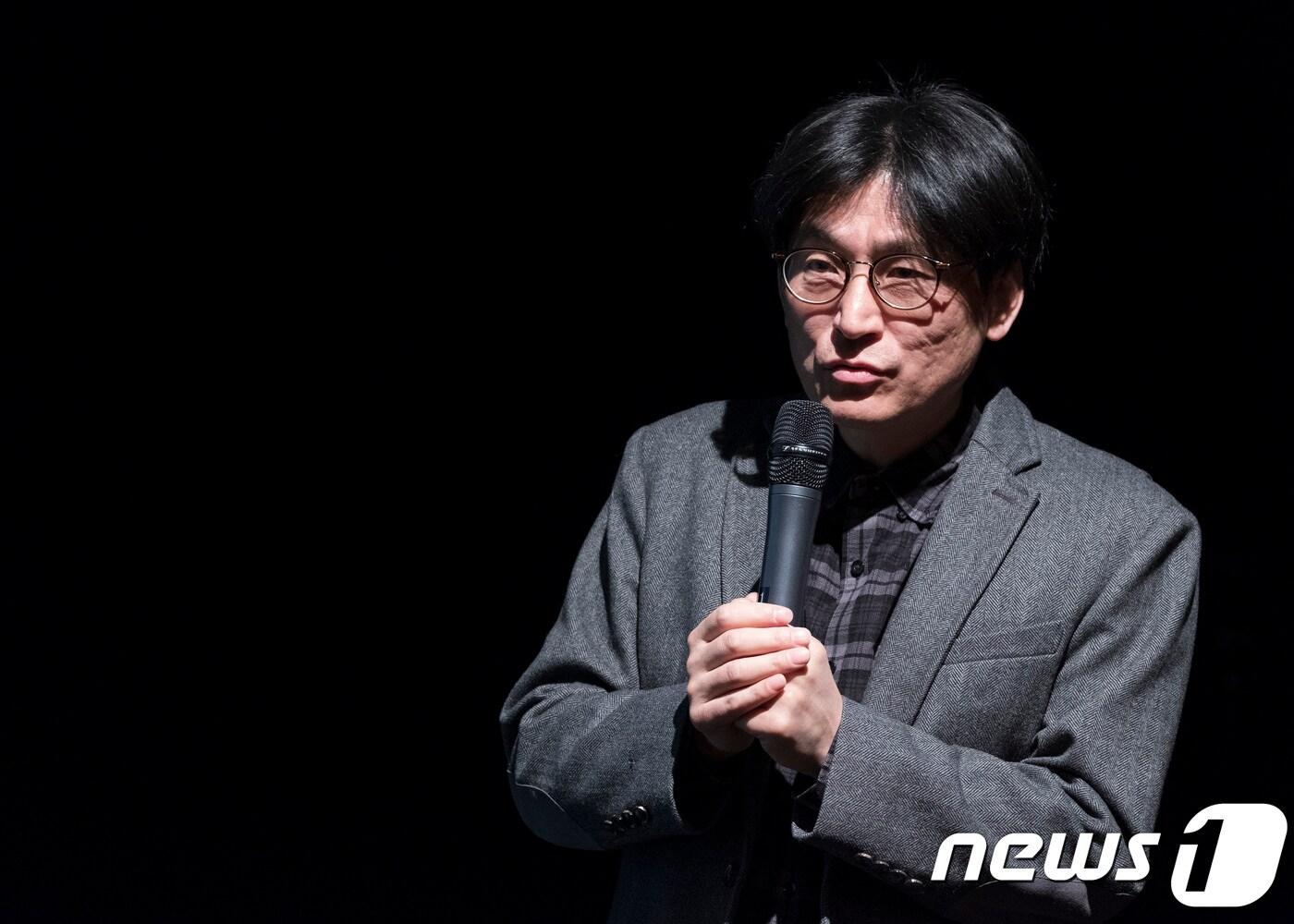 본문 이미지 - 이성열 국립극단 예술감독이 24일 서울 용산구 서계동 소극장 판에서 취임 기자간담회를 열고 있다. 이하 국립극단 제공 ⓒ News1