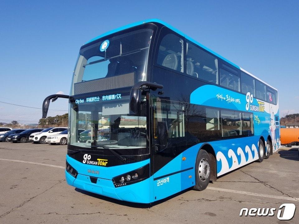 본문 이미지 - 군산 비응도~장자도 구간 98번 노선에 투입될 2층 시내버스.ⓒ News1