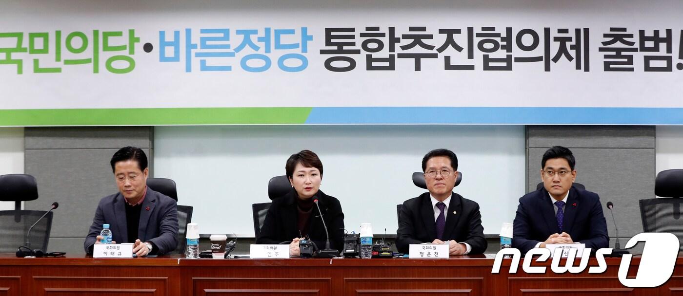 이언주 국민의당 의원이 3일 서울 여의도 국회의원회관에서 열린 양당 통합추진협의체 공식 출범식에서 발언하고 있다. ⓒ News1 안은나 기자