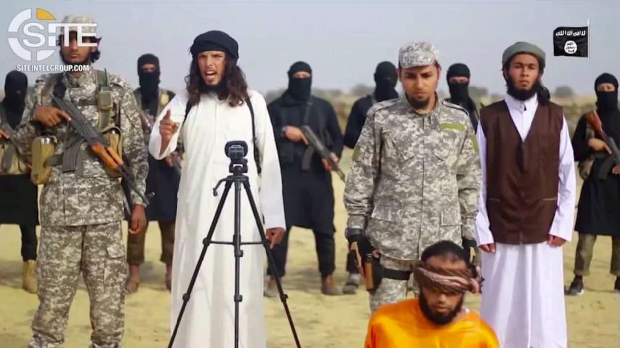 본문 이미지 - 이슬람국가(IS)가 팔레스타인 무장정파 하마스를 정면으로 도발하는 처형 영상을 공개했다. (출처 : SITE) ⓒ News1