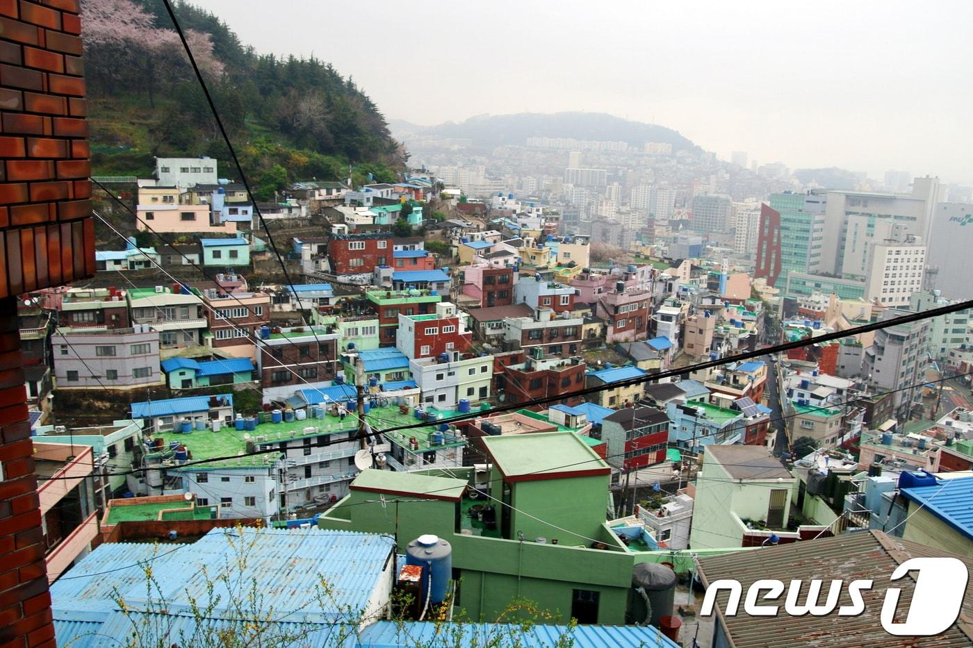 본문 이미지 - 피란민들의 치열했던 삶의 흔적이 남아 있는 산복도로ⓒ News1 윤슬빈 기자