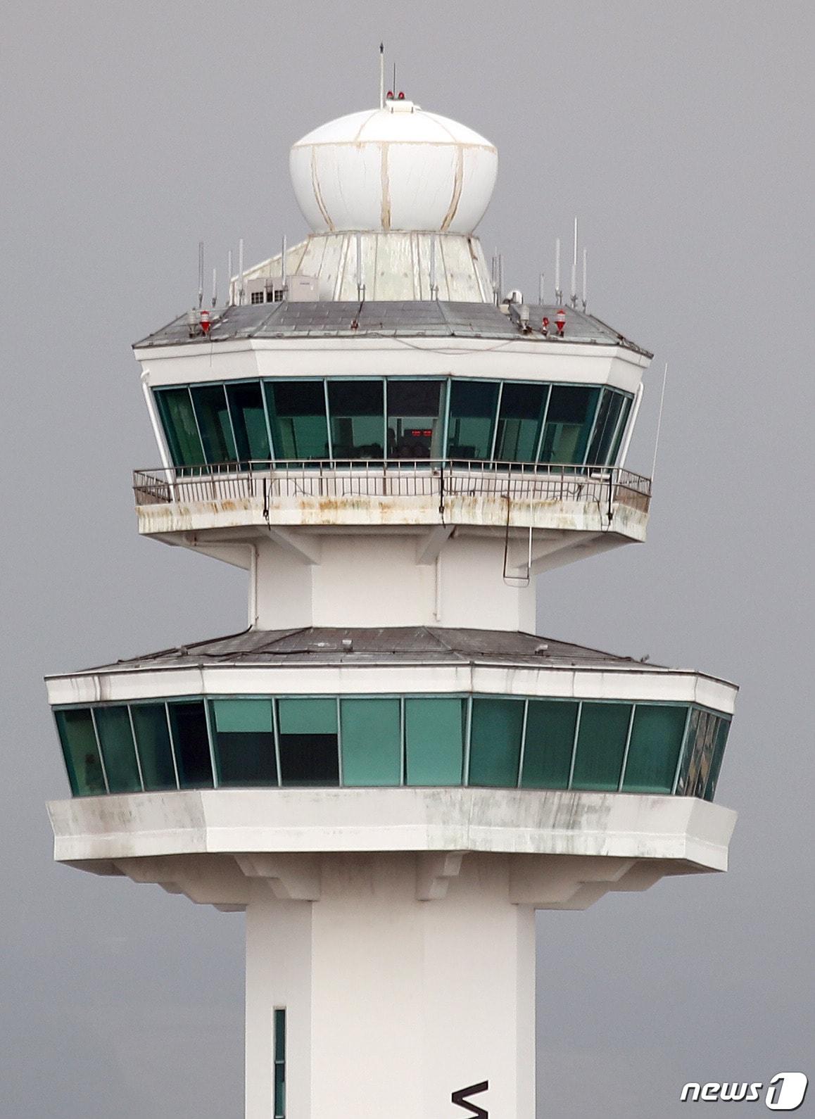 본문 이미지 - 제주국제공항에 2023년 새로운 관제탑이 들어선다. 제주국제공항 관제탑 모습. 2018.10.10/뉴스1 ⓒ News1 DB