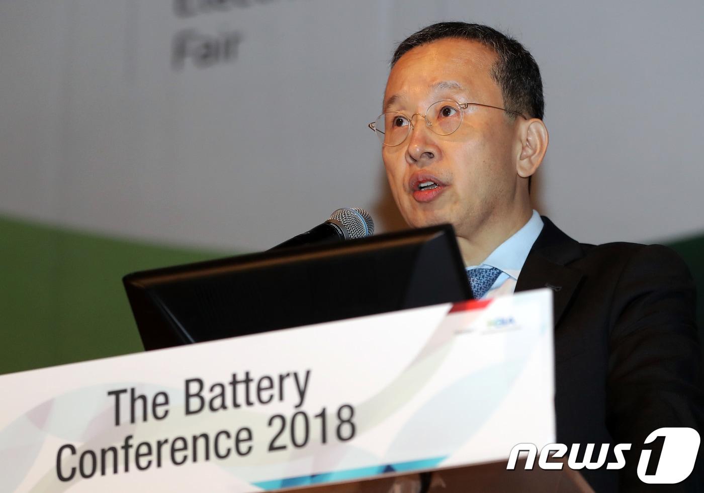 정세웅 삼성SDI 부사장이 11일 서울 강남구 삼성동 코엑스에서 열린 더 배터리 컨퍼런스 2018에서 'e-Mobility 시대의 도래와 배터리 업계의 역할'을 주제로 기조연설을 하고 있다. 2018.10.11/뉴스1 ⓒ News1 구윤성 기자