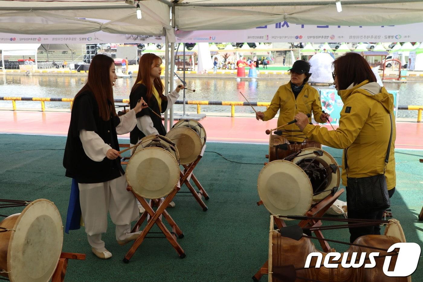 충북 충주지역 예술인들이 공무원 줄이 없으면 경로잔치에도 서지 못한다는 주장이 제기됐다. (자료사진, 기사내용과 관련 없음)/뉴스1 ⓒ News1