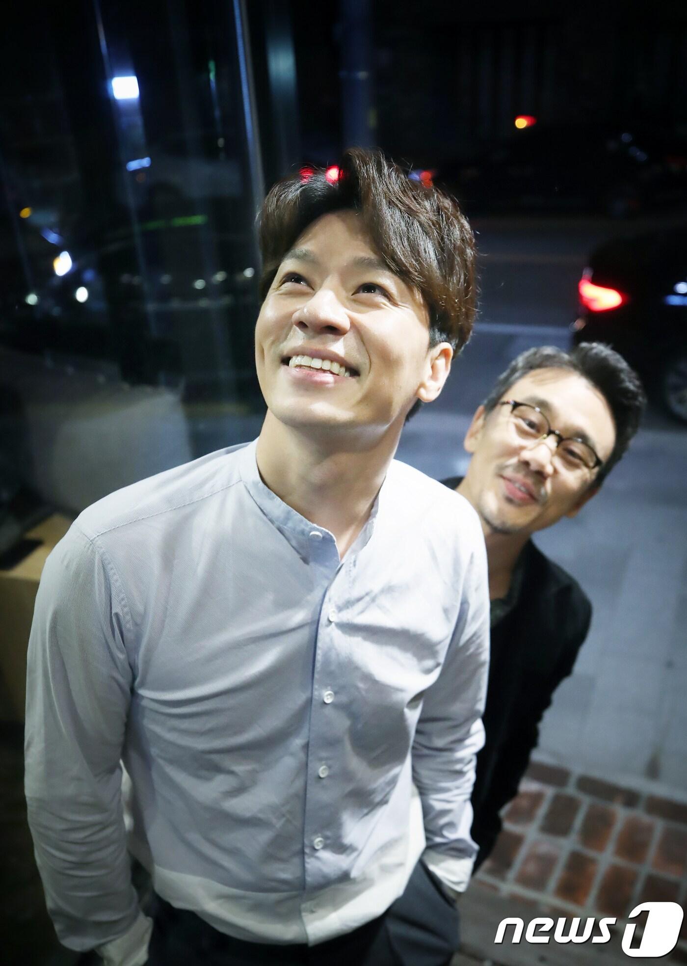 본문 이미지 - 서울 삼청동 한식당, 영화 '배반의 장미' 배우 정상훈, 김인권(오른쪽) / 뉴스1 ⓒ News1 권현진 기자