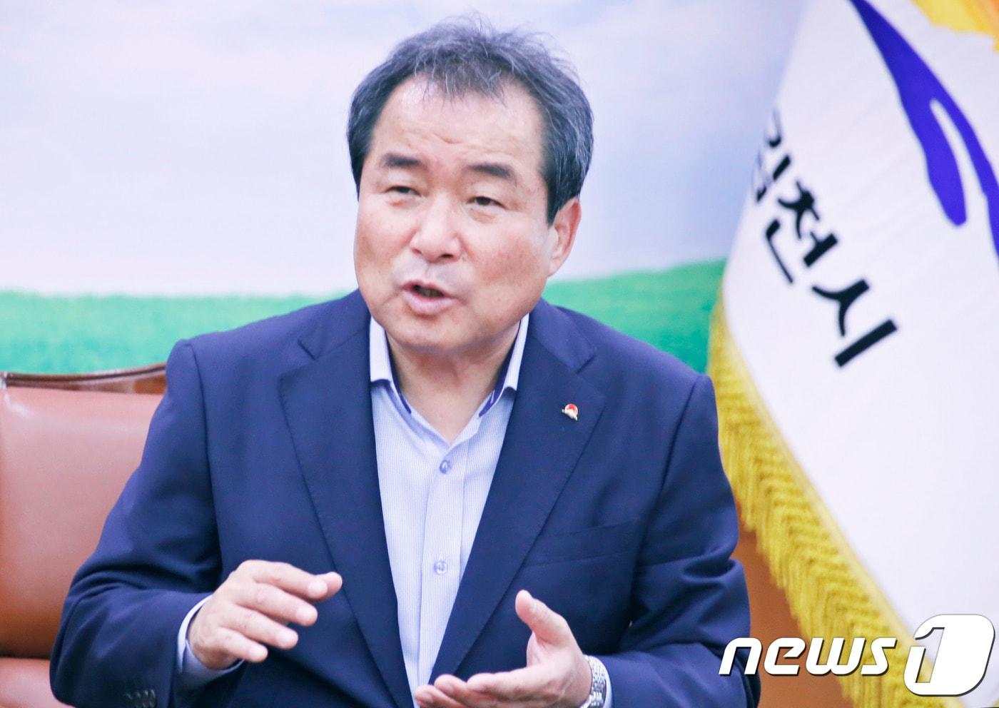 본문 이미지 - 뉴스1과 인터뷰하는 김충섭 경북 김천시장 /뉴스1ⓒ News1