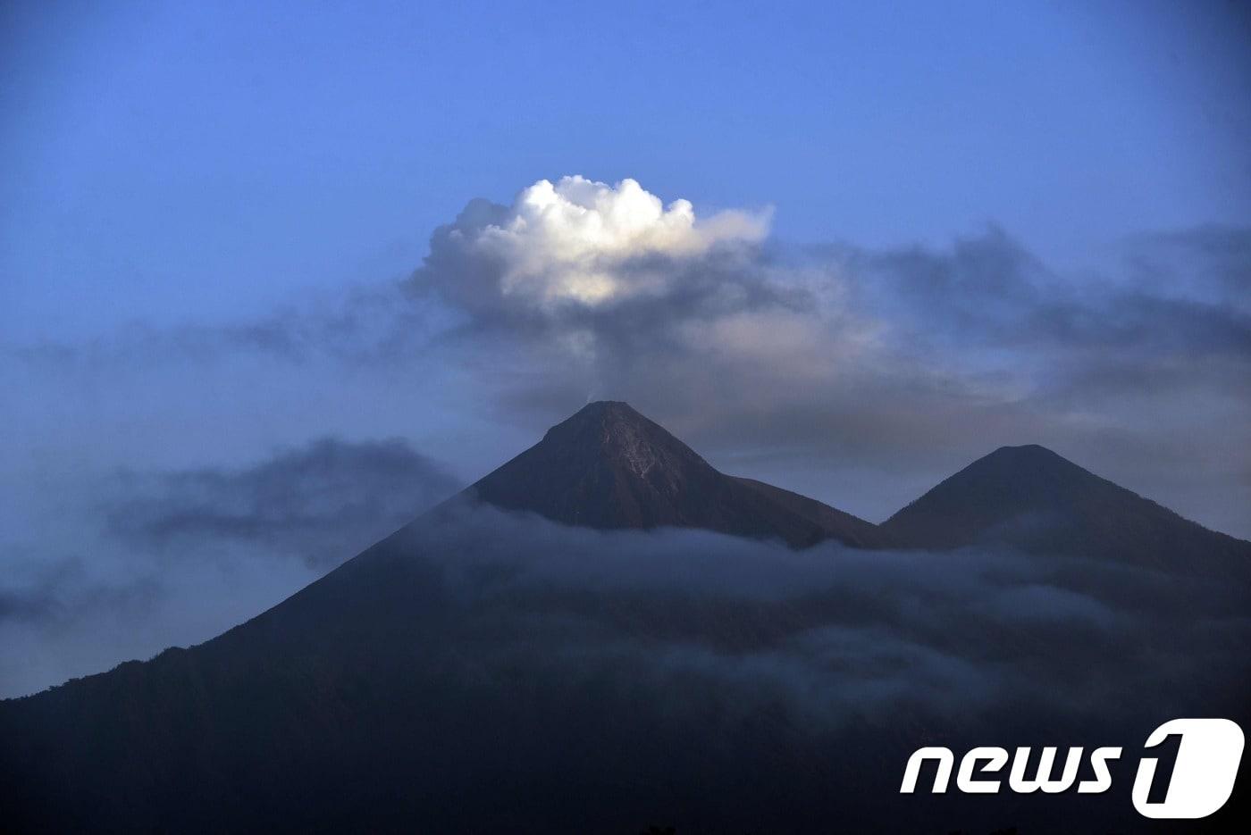 본문 이미지 - 과테말라의 볼칸 데 푸에고 화산(불의 화산) ⓒ AFP=뉴스1