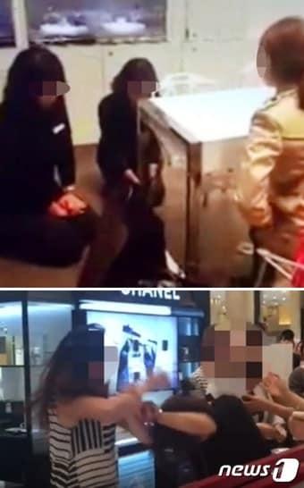 본문 이미지 - 인천의 한 백화점에서 점원 2명이 바닥에 무릎을 꿇고 고객에게 사과하는 영상이 온라인에 공개돼 파문이 일었다. (위·2015.10.18)/최근 S백화점 경기점에서도 40대 여성이 피부에 맞지 않는 화장품을 판매했다며 점원에게 폭행과 폭언을 일삼다가 형사처분을 받았다.(아래)뉴스1 ⓒ News1