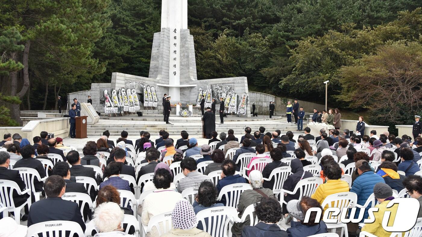 본문 이미지 - 지난해 열린 순직선원 합동 위령제의 모습(전국해상선원노동조합연맹 제공)ⓒ News1