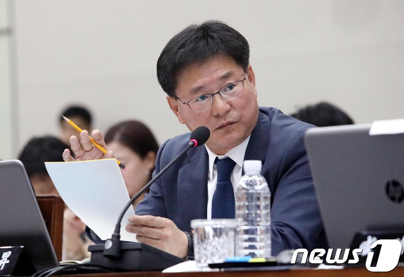 본문 이미지 - 이헌승 자유한국당 의원. 2018.10.16/뉴스1 ⓒ News1 피재윤 기자
