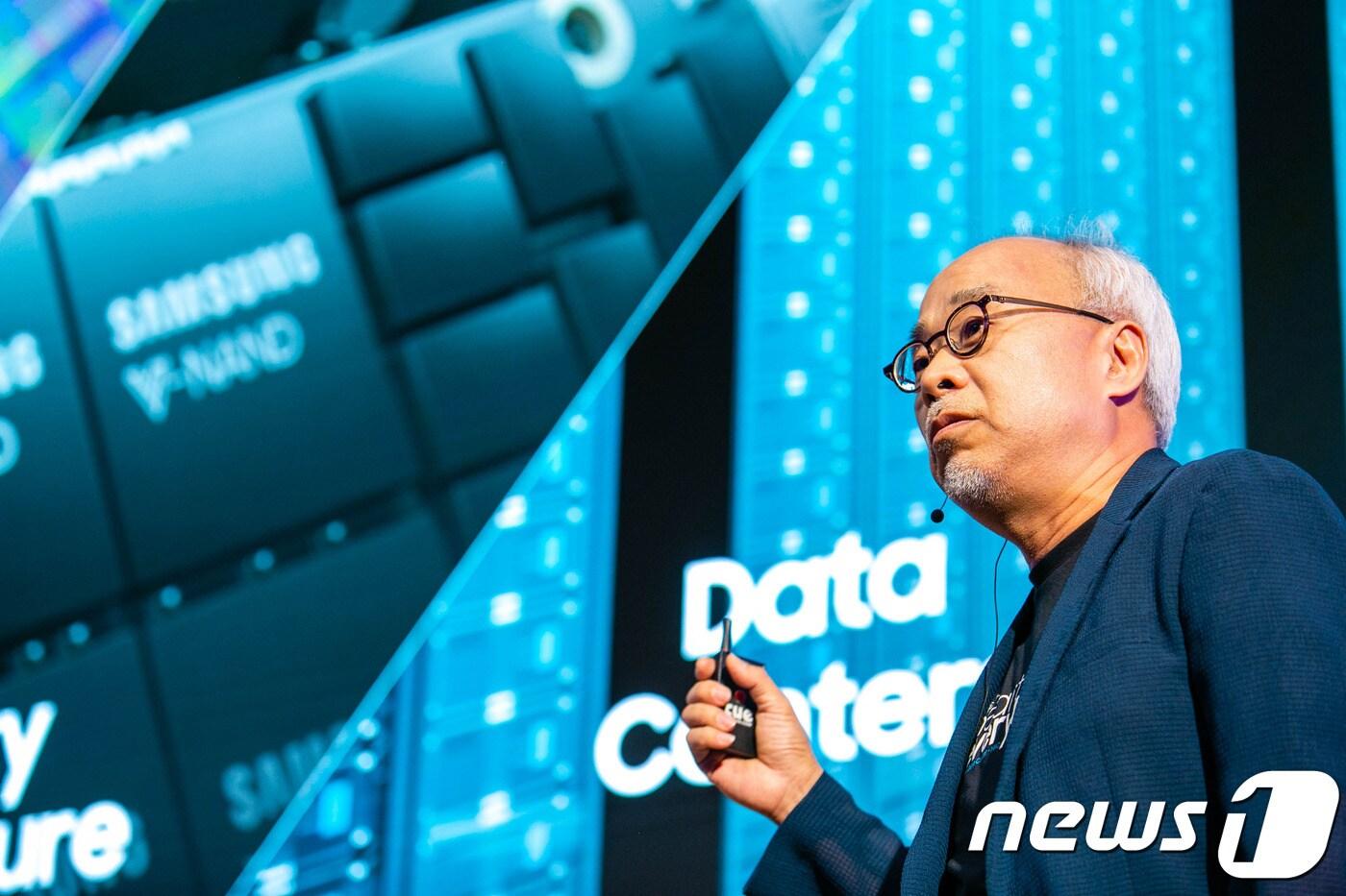 삼성전자는 17일(현지시각) 미국 실리콘밸리에 위치한 삼성전자 미주법인(DSA) 사옥에서 '삼성 테크 데이(Samsung Tech Day) 2018'을 개최하고, 차별화된 기술로 고객의 가치창출을 극대화 할 수 있는 차세대 반도체 솔루션을 소개했다. (삼성전자 제공)ⓒ News1