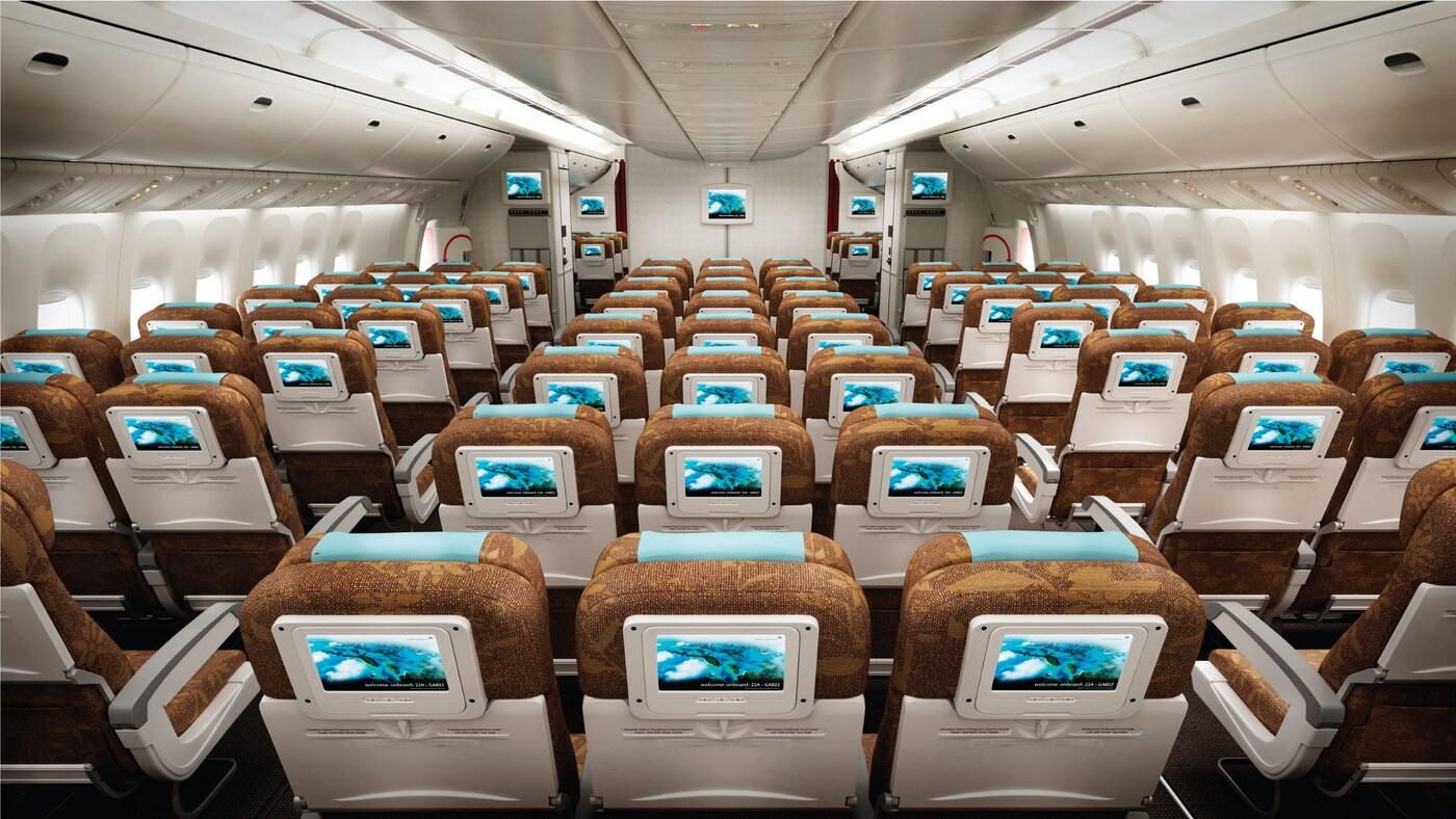 보잉777 항공기의 이코노미석디 내부. 가루다인도네시아항공 제공