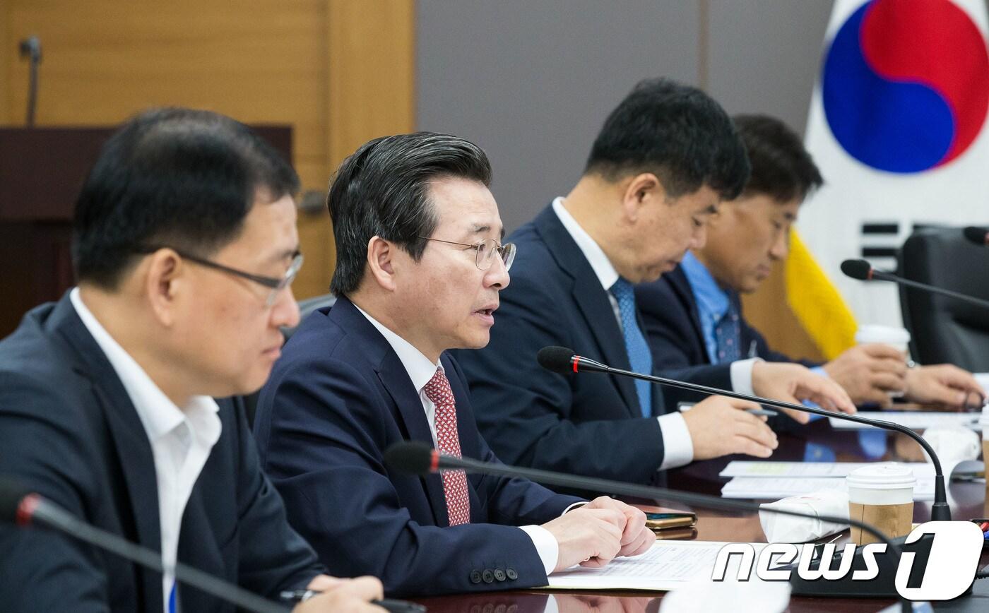 김용범 금융위원회 부위원장이 지난 2일 서울 종로구 정부서울청사 금융위원회에서 열린 '신(新) 외부감사법 시행 준비상황 점검회의'에서 모두발언을 하고 있다. (금융위원회 제공) 2018.10.2/뉴스1