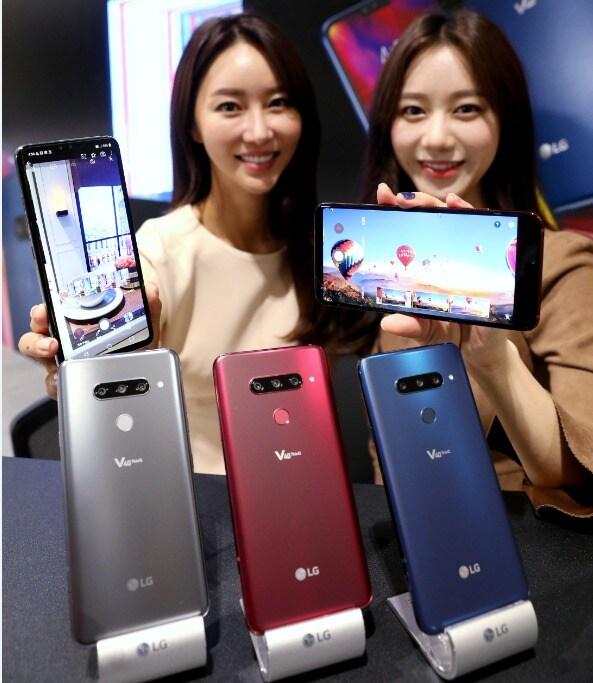 본문 이미지 - V40씽큐의 무광 컬러. V40씽큐를 본 소비자들은 하나같이 무광 컬러에 매력을 느꼈다. ⓒ News1 박정호 기자