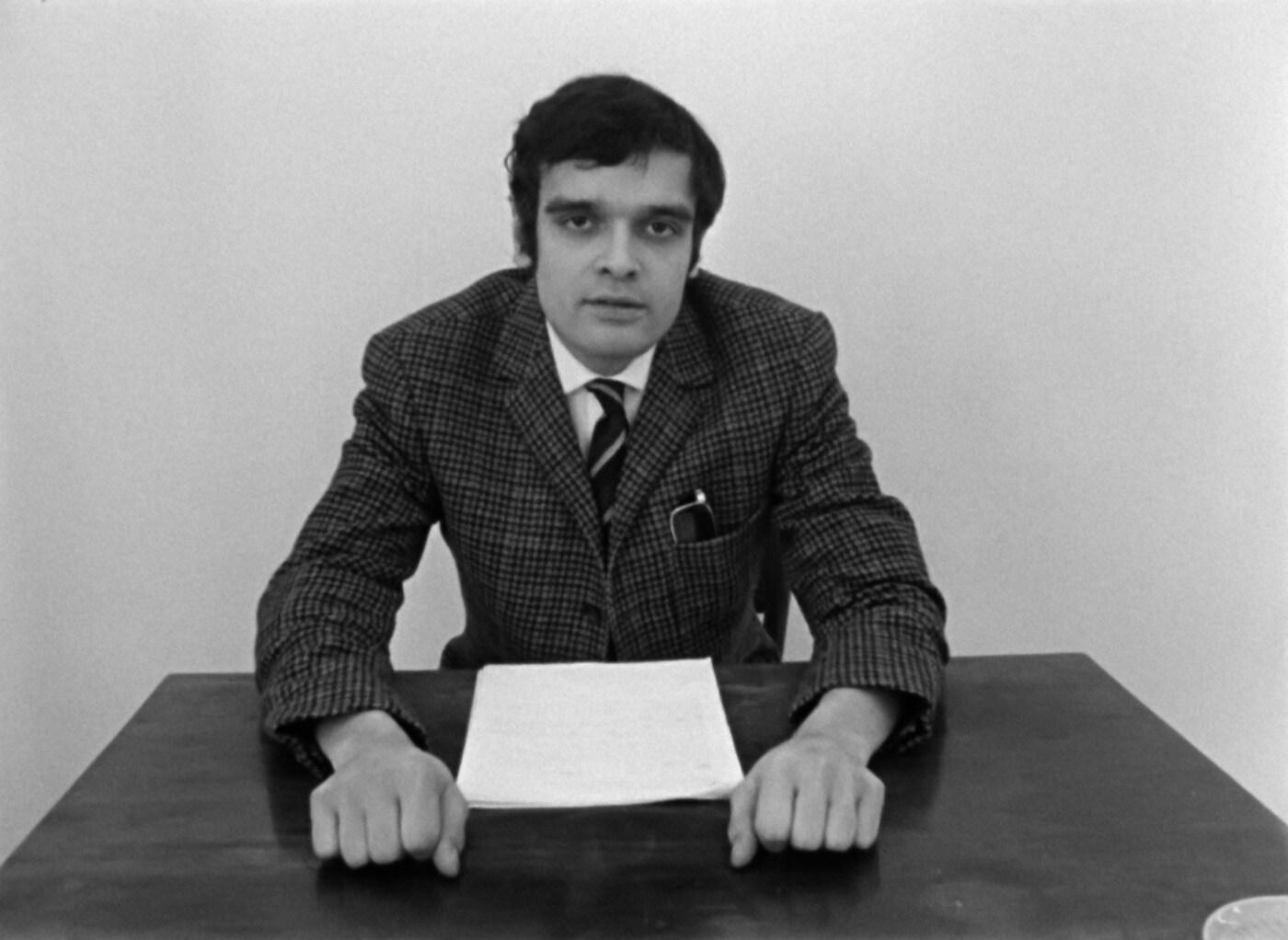 본문 이미지 - 하룬 파로키.  '꺼지지 않는 불꽃'(Inextinguishable Fire), 한 장면 1969(2), Copyright Photo Harun Farocki GbR Berlin