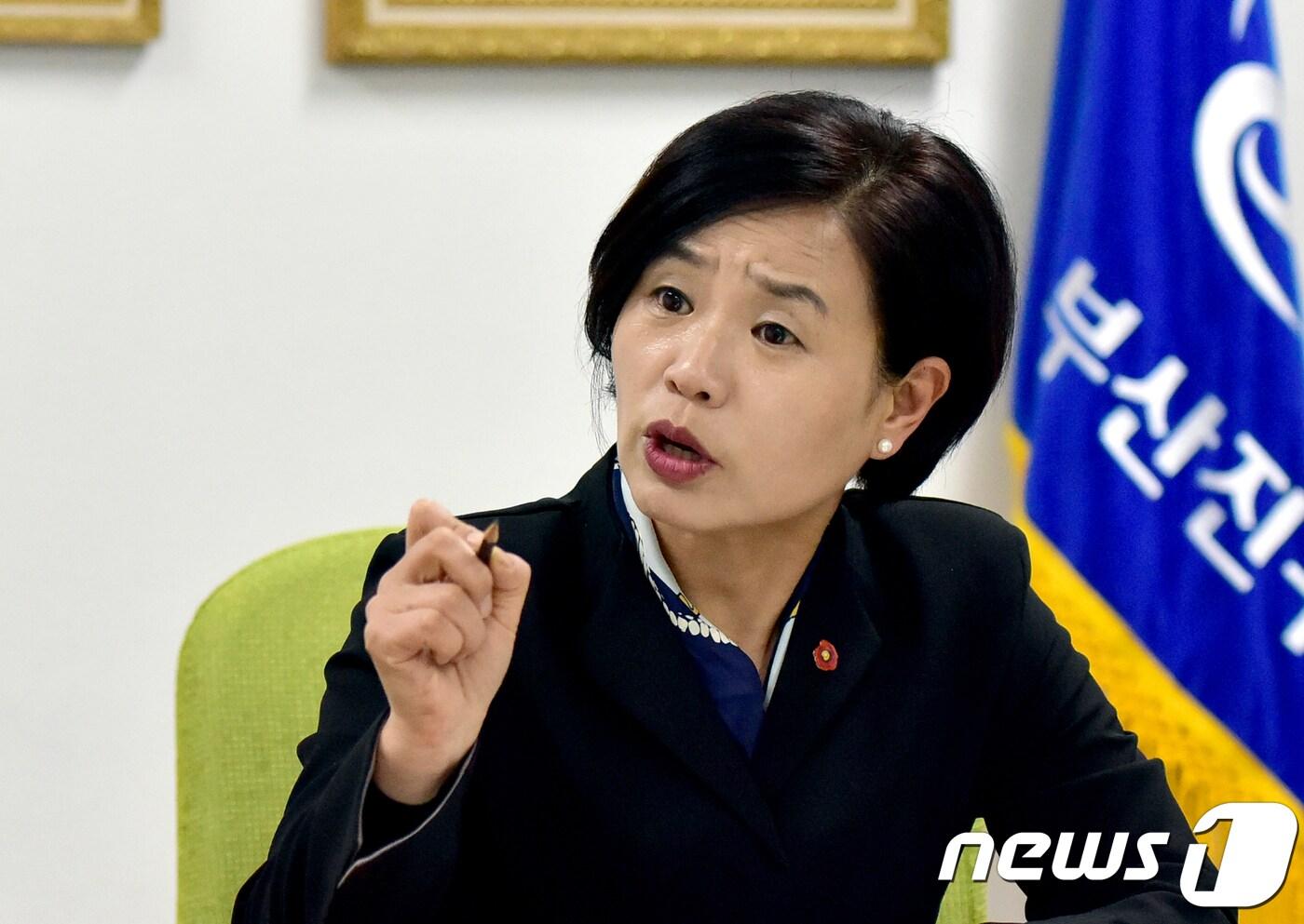 본문 이미지 - 서은숙 부산진구청장이 27일 뉴스1과의 인터뷰에서 지역 주요 현안에 대한 계획을 설명하고 있다. 2018.10.27/뉴스1  ⓒ News1