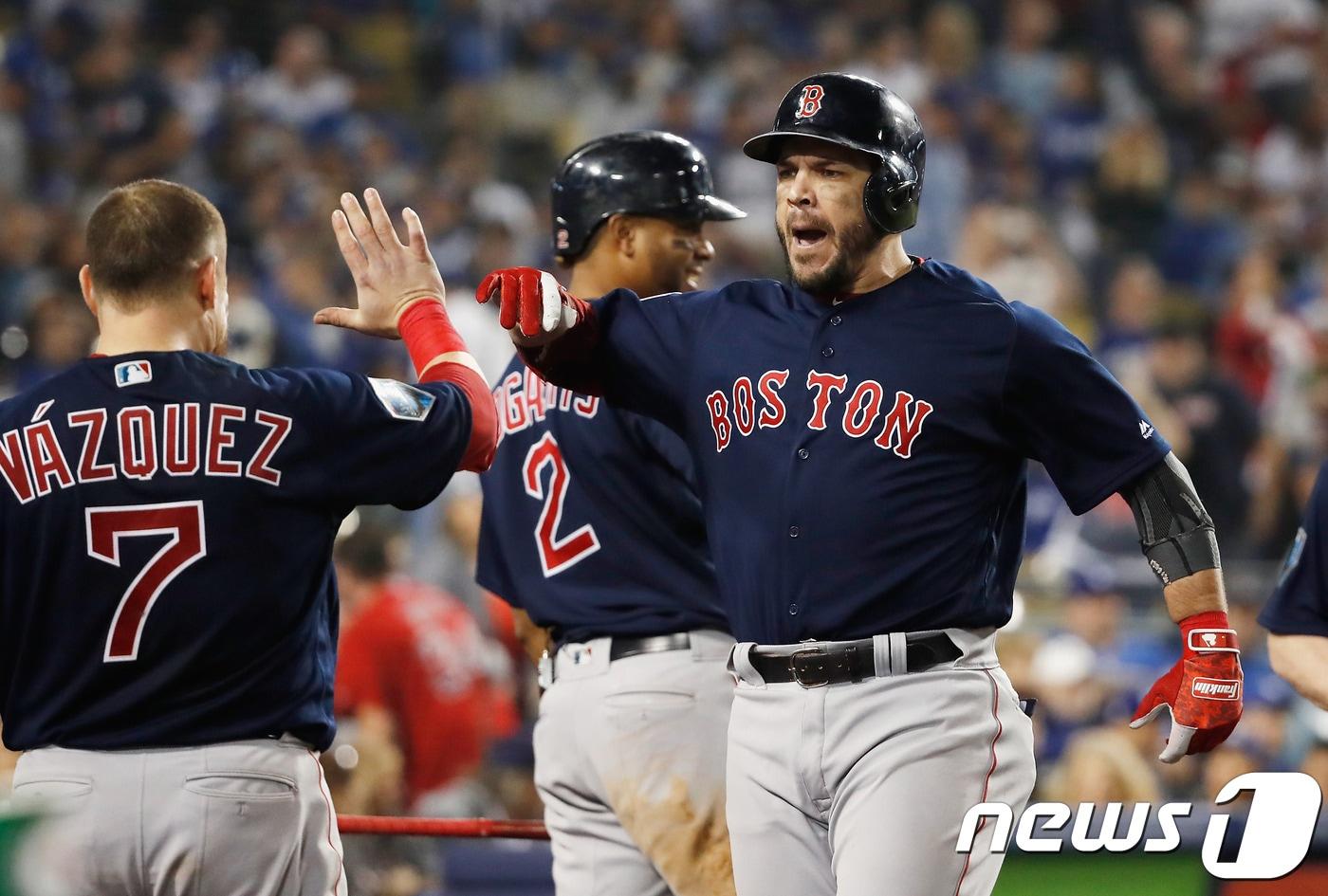 본문 이미지 - 보스턴 레드삭스가 LA 다저스를 4승 1패로 꺾고 2018 월드시리즈 우승을 차지했다. 5년 만에 월드시리즈 우승에 성공한 보스턴은 통산 9번째 정상에 올랐다. ⓒAFP=News1