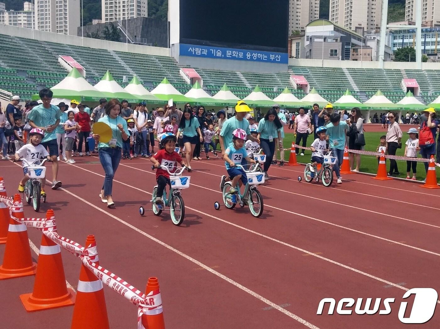 본문 이미지 - 지난해 열린 그린스타트 행사 모습(부산 서구청 제공)ⓒ News1