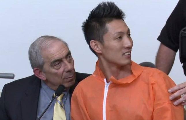 본문 이미지 - 여자친구를 200번 찔러 숨지게 한 량모씨(오른쪽)  - 유튜브 화면 갈무리